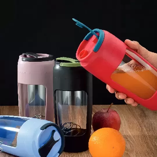 <strong>Juice N’ Shake Bottle</strong>